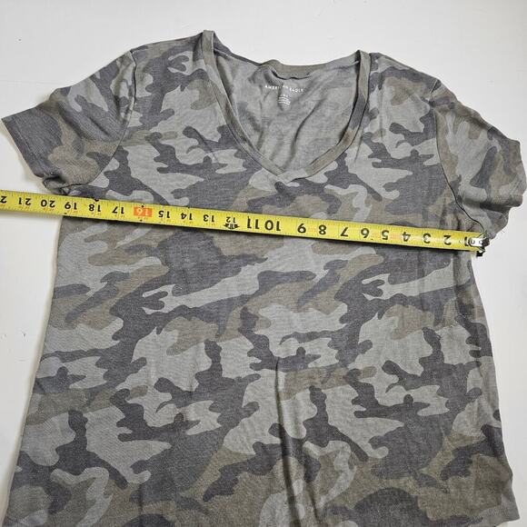 American Eagle Top Women’s Green Camouflage Short Sleeve Size Large V Neck - Picture 4 of 5